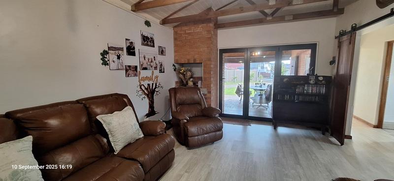 5 Bedroom Property for Sale in Fraaiuitsig Western Cape